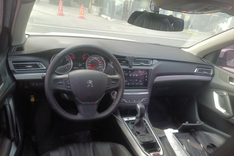 标致408 2019款 350THP 自动豪华版 国V中控内饰12