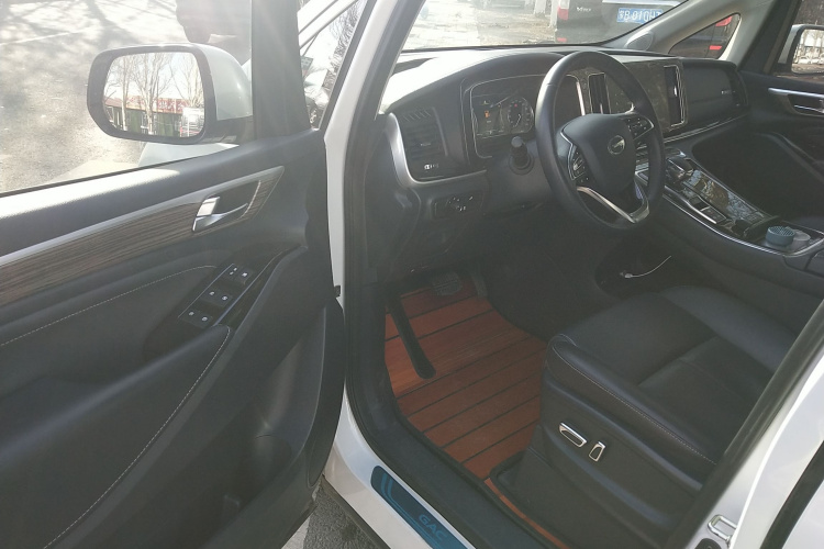 广汽传祺 传祺M8 2023款 领秀系列 390T 尊享版中控内饰20