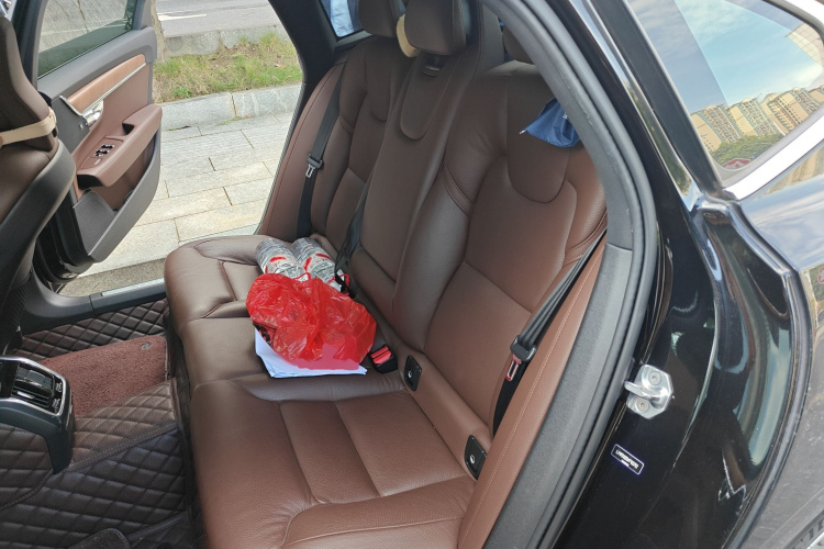 沃尔沃S90 2019款 T5 智远版中控内饰21