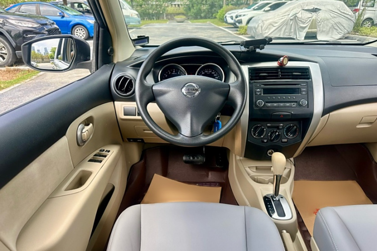 日产 骊威 2015款 1.6XE CVT舒适版中控内饰7008