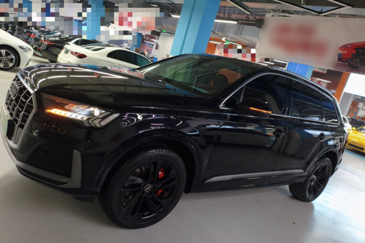 奥迪Q7 2021款 45 TFSI quattro S line运动型车身外观4