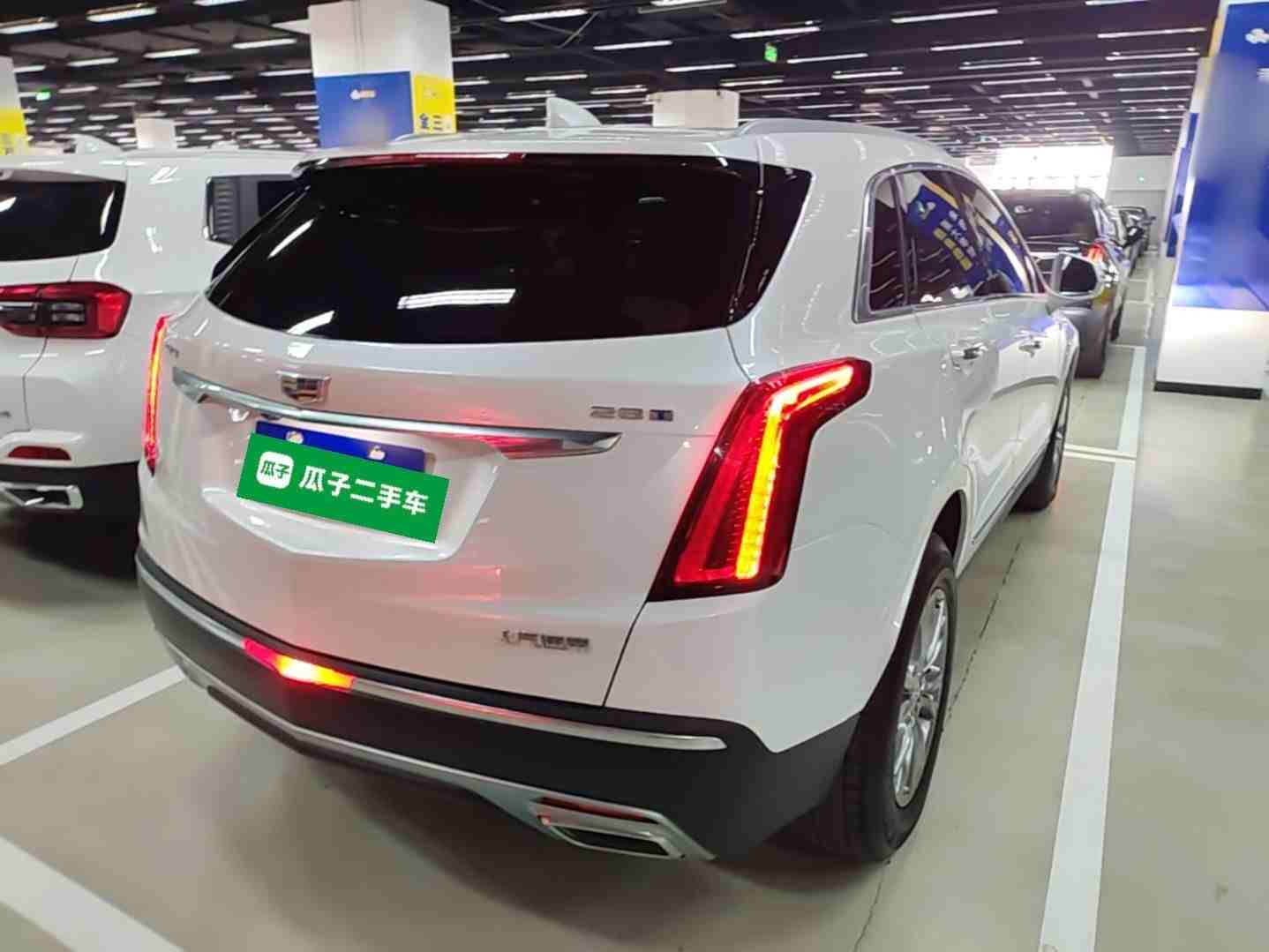 车辆右后45度外观展示