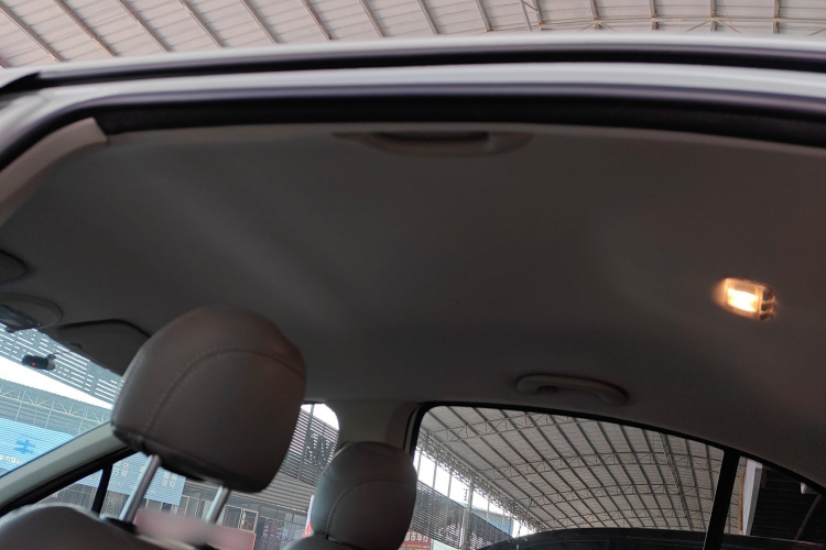 标致408 2013款 2.0L 自动舒适版中控内饰22