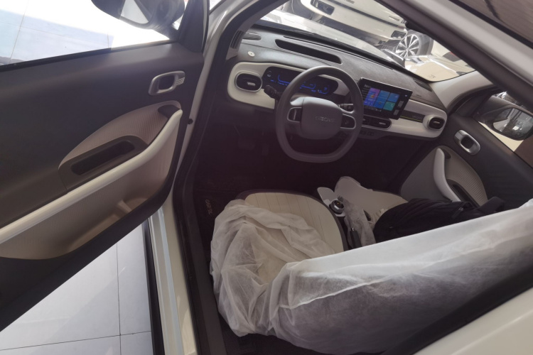 吉利银河 2025款 210km 熊猫卡丁中控内饰7003