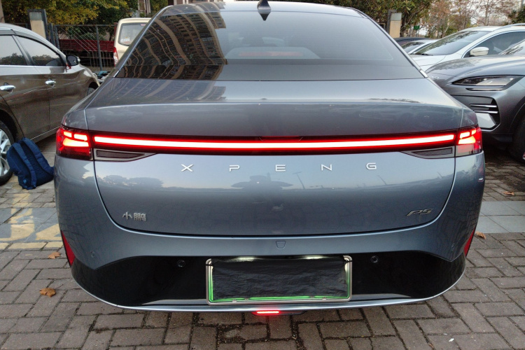 小鹏P5 2022款 550E车身外观6