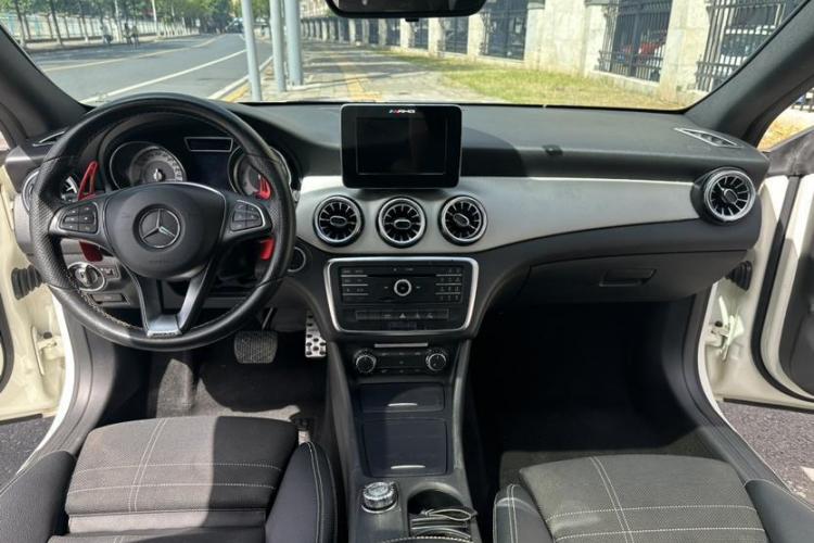奔驰CLA 2016款 CLA 200 动感型中控内饰7001