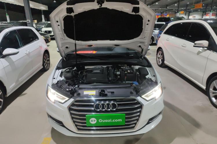 奥迪A3 2019款 Sportback 35 TFSI 进取型 国VI机舱底盘24