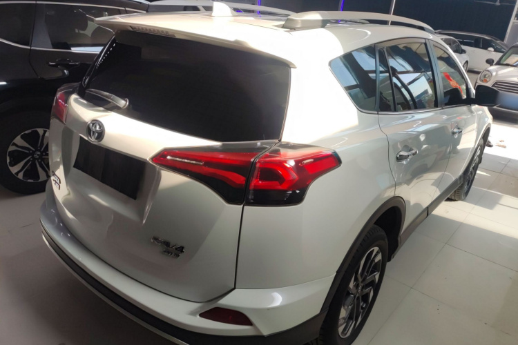 丰田 RAV4荣放 2018款 2.5L 自动四驱精英i版车身外观7