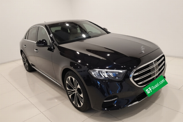 奔驰E级新能源 2024款 E 350 e L 插电式混合动力轿车车身外观3