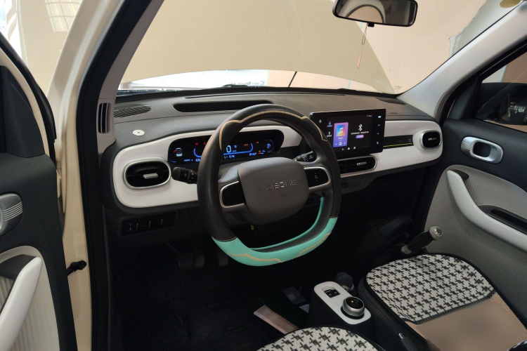 吉利银河 熊猫 2025款 210km 元气熊中控内饰12