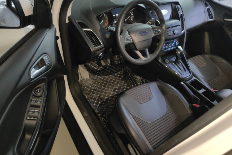 福特 福克斯 2018款 两厢经典 EcoBoost 180 自动精英型中控内饰20