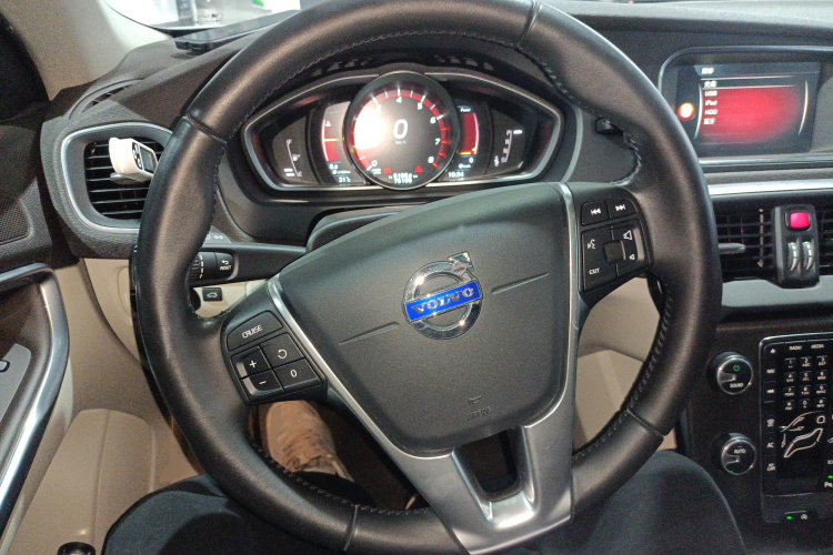 沃尔沃V40 2016款 T3 智逸版中控内饰13