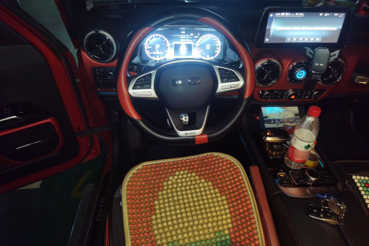 北京BJ40 2020款 2.0T 自动四驱城市猎人版侠客型中控内饰13