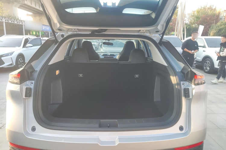 东风风神 皓瀚 2024款 荣耀版 1.5T 时尚型机舱底盘23