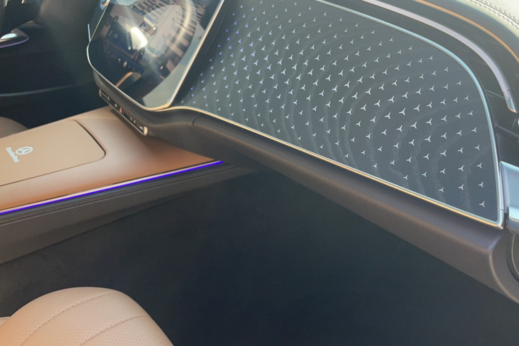 奔驰E级 2024款 改款 E 260 L中控内饰7013