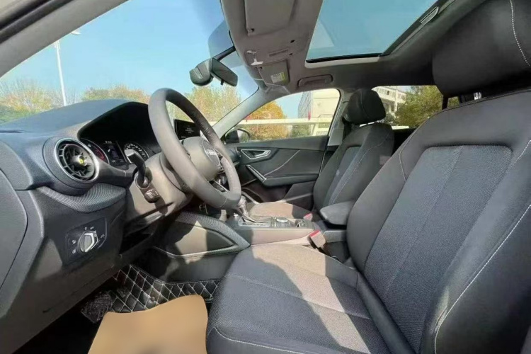 奥迪Q2L 2018款 35 TFSI 上市专享版 国VI中控内饰7002