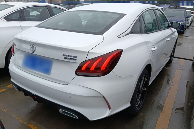 名爵 MG5 2021款 改款 300TGI DCT青奢豪享版车身外观7
