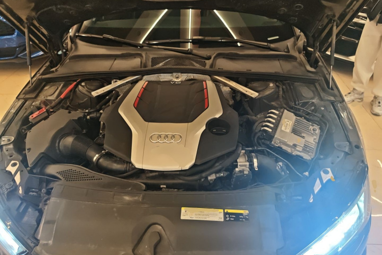 奥迪S4 2018款 S4 3.0TFSI机舱底盘24