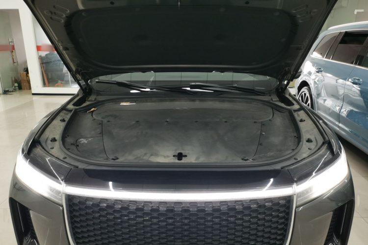 理想汽车 理想ONE 2020款 增程6座版机舱底盘24