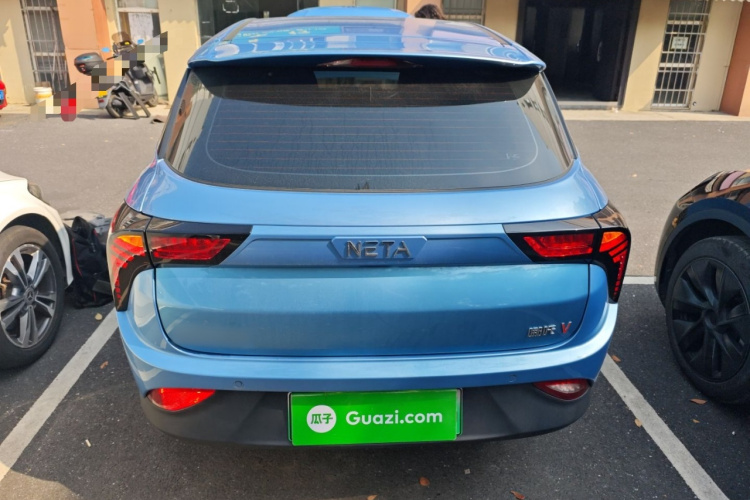 哪吒汽车 哪吒V 2022款 潮 300 Lite 三元锂车身外观6