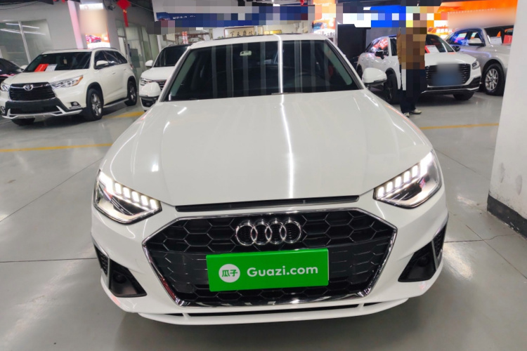 奥迪A4L 2020款 40 TFSI 豪华动感型车身外观2