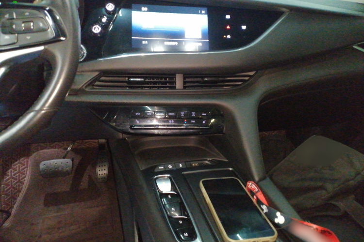 别克 昂科旗 2022款 652T 两驱尊贵型 7座局部细节16