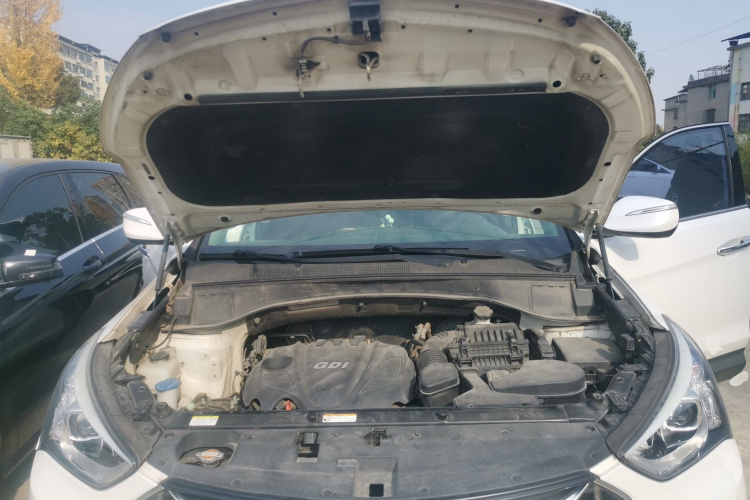 现代 胜达 2015款 2.4L 自动两驱智能型 5座机舱底盘24