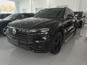 大众 途锐 2022款 3.0TSI 锐享版 曜黑运动套装