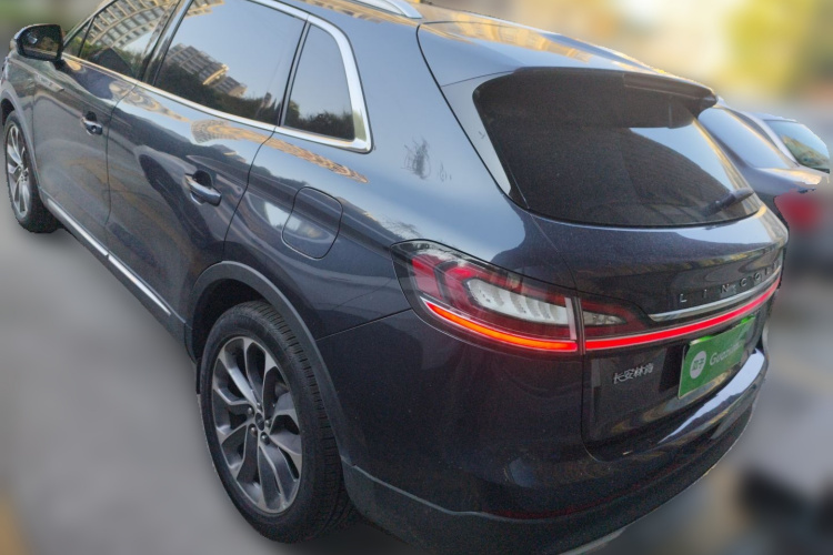 林肯 航海家 2021款 2.0T 四驱尊享版车身外观5