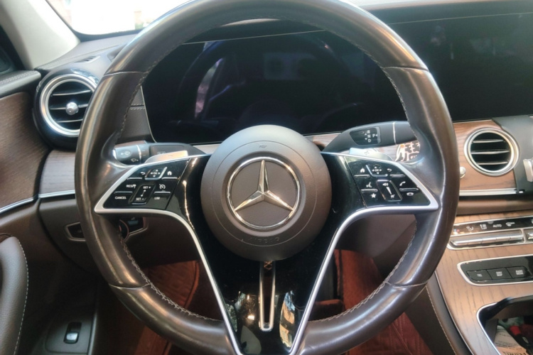 奔驰E级 2022款 改款二 E 260 L中控内饰13