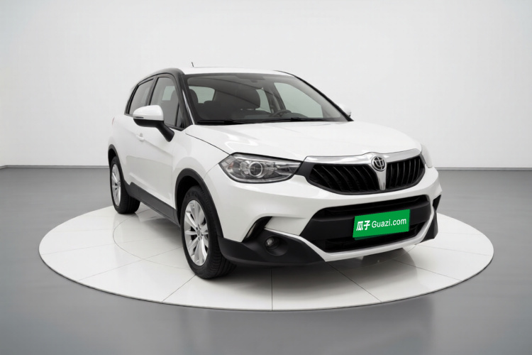 中华V3 2016款 1.5L 手动基本型车身外观3