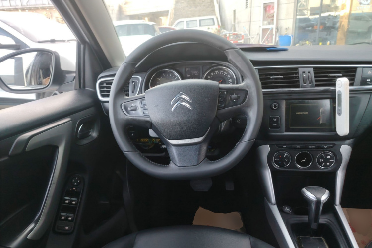 雪铁龙C3-XR 2015款 1.6L 自动先锋型中控内饰13