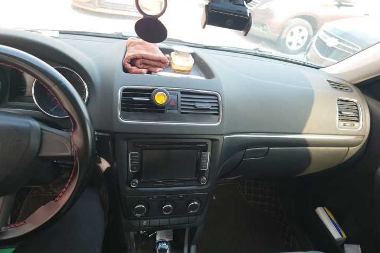 斯柯达 Yeti 2016款 1.4TSI DSG前行版中控内饰12