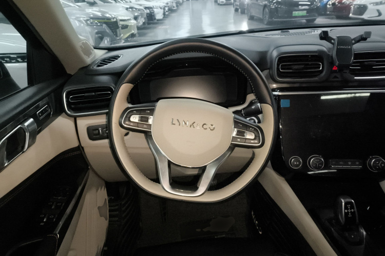 领克02 2019款 1.5T DCT两驱耀Pro版 国VI中控内饰13