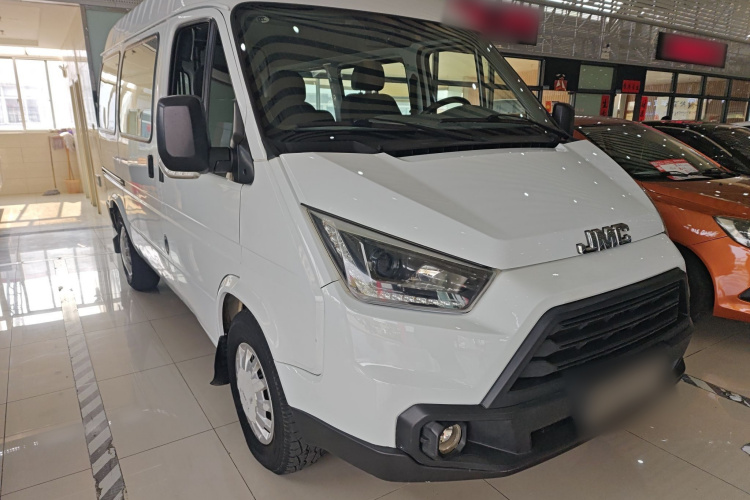 江铃 特顺 2019款 2.8T商运型短轴中顶6座国VI JX493车身外观3