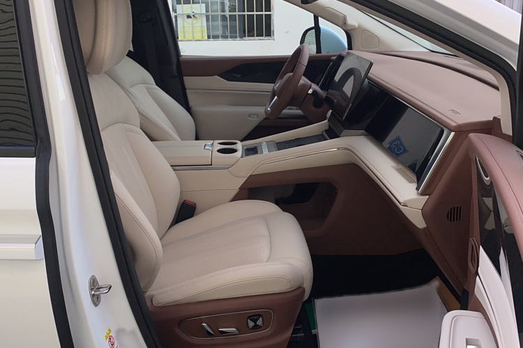 比亚迪 夏 2025款 DM-i 1.5T 180km 卓越型局部细节41