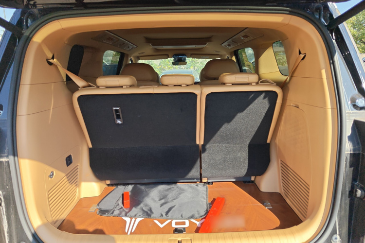 岚图汽车 岚图梦想家 2025款 PHEV 四驱尊贵鲲鹏版局部细节23