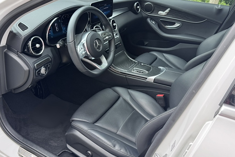 奔驰C级 2021款 C 200 L 时尚型运动版中控内饰7006