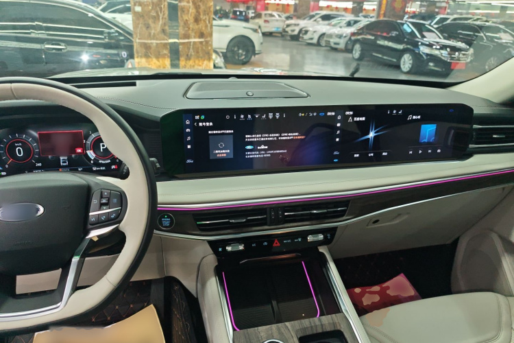 福特 探险者 2023款  EcoBoost 285 四驱赤金版 6座中控内饰7002