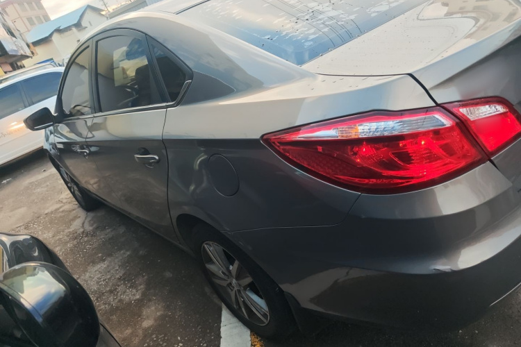 长安 逸动 2015款 1.6L 自动豪华型车身外观4