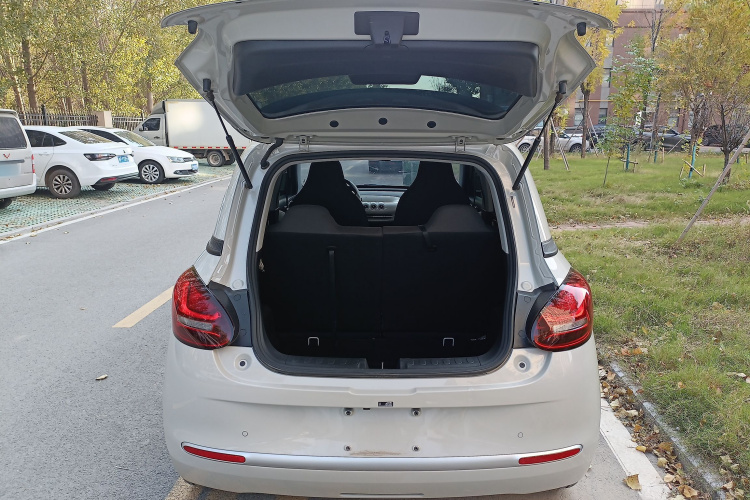 五菱汽车 五菱缤果 2024款 203km 轻享款机舱底盘23