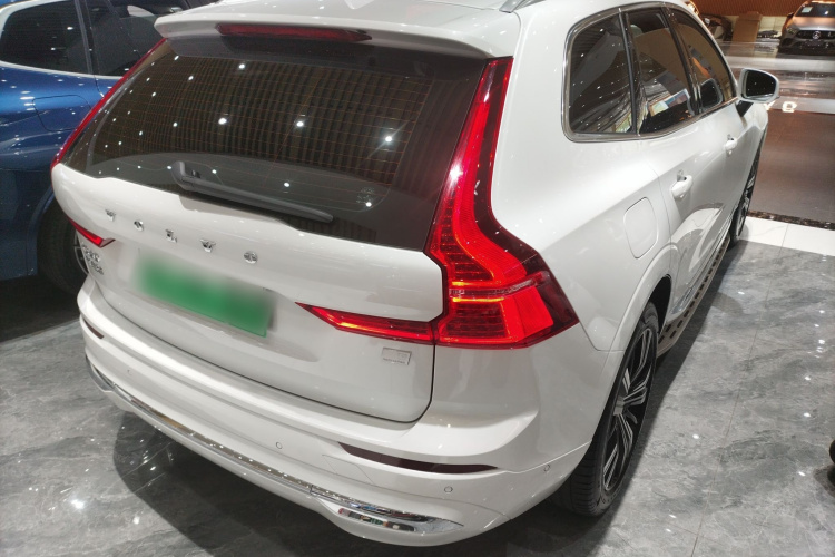沃尔沃XC60新能源 2023款 T8 插电混动 长续航四驱智远豪华版车身外观7