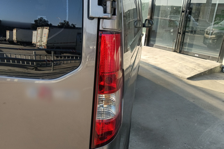 长安凯程 长安睿行M60 2023款 1.5L GDI舒适型客车6/7座车身外观9