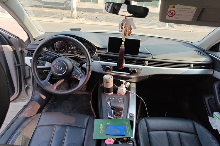 奥迪A4L 2018款 30周年年型 40 TFSI 时尚型中控内饰12