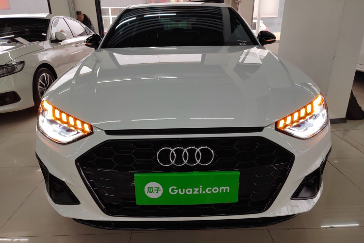 奥迪A4L 2024款 40 TFSI 豪华动感型车身外观2