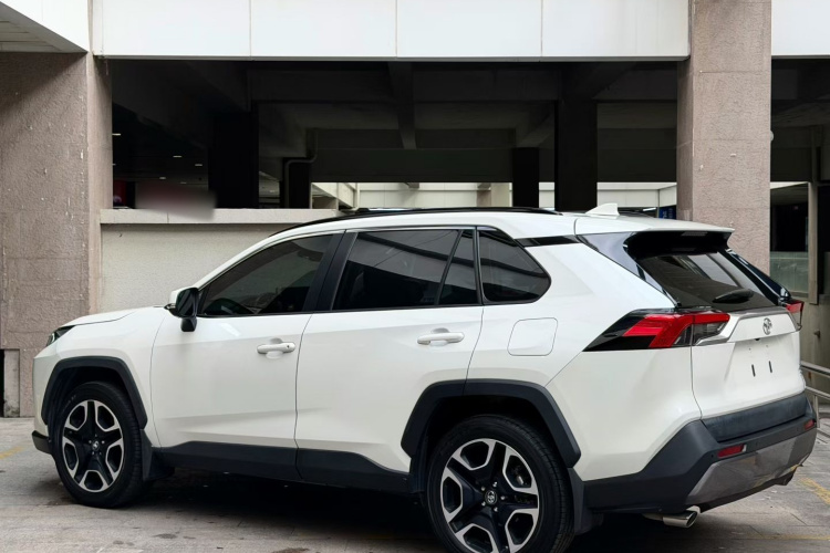 丰田 RAV4荣放 2020款 2.0L CVT四驱尊贵版车身外观6006