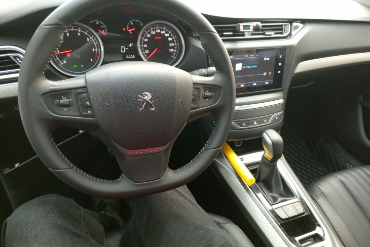 标致408 2019款 230THP 自动豪华版 国V中控内饰12