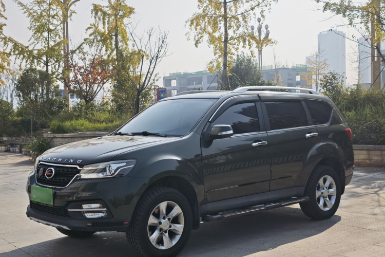 陆风X8 2017款 2.0T 汽油4X4豪华型车身外观1