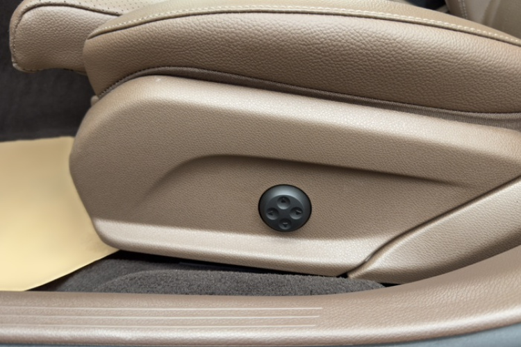 奔驰E级 2023款 E 260 L中控内饰7002