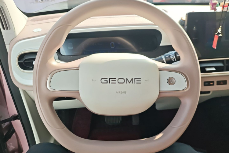 吉利银河 2025款 210km 熊猫卡丁中控内饰13